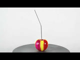 Kirsche klein, rot und gelb. Pop Art-Skulptur aus mehrfarbig lackiertem Kunstharz.  44 x 14 x 12 cm
