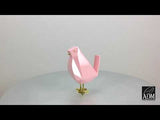 Vogel rosa. 18 x 7 x 13 cm. Moderne geometrische Skulptur aus lackiertem Kunstharz mit goldfarbenen Metalleinsätzen.