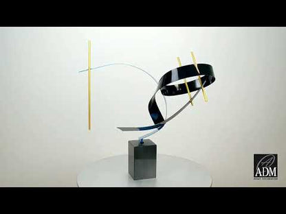 Abstrakte Metallskulptur. Marmorsockel. Leuchtende Farben. Handgefertigt. Modernes Kunstwerk. 70cm hoch.
