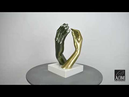 Tiefe Vereinigung. Figurative Skulptur. Moderne Kunst mit Marmor-Basis. Eleganter Metalleffekt.