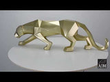 Großer Panther in gold. Facettierte moderne Skulptur aus Harz, Metalleffekt. 31 x 99 x 18 cm