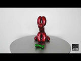 Sitzender kleiner, roter  Ballonhund mit Knochen. 28 x 18 x 30 cm. Skulptur Pop Art aus Harz, Metalleffekt