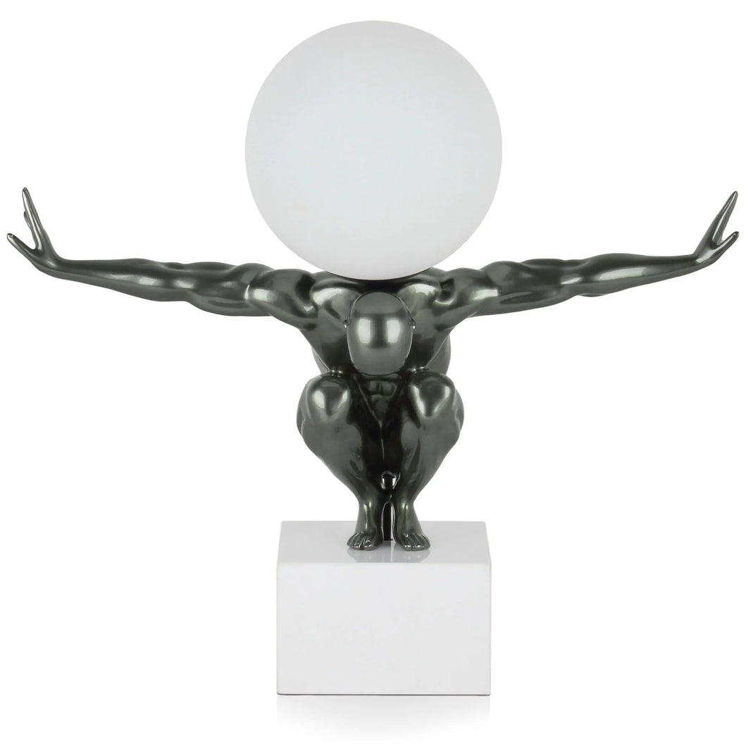 Moderne Tischlampe Equilibrio Anthrazit - Kunstharz mit Metalloptik und Marmorsockel in stilvollem Wohnzimmer-Setting, ideale Beleuchtung für elegantes Interior.