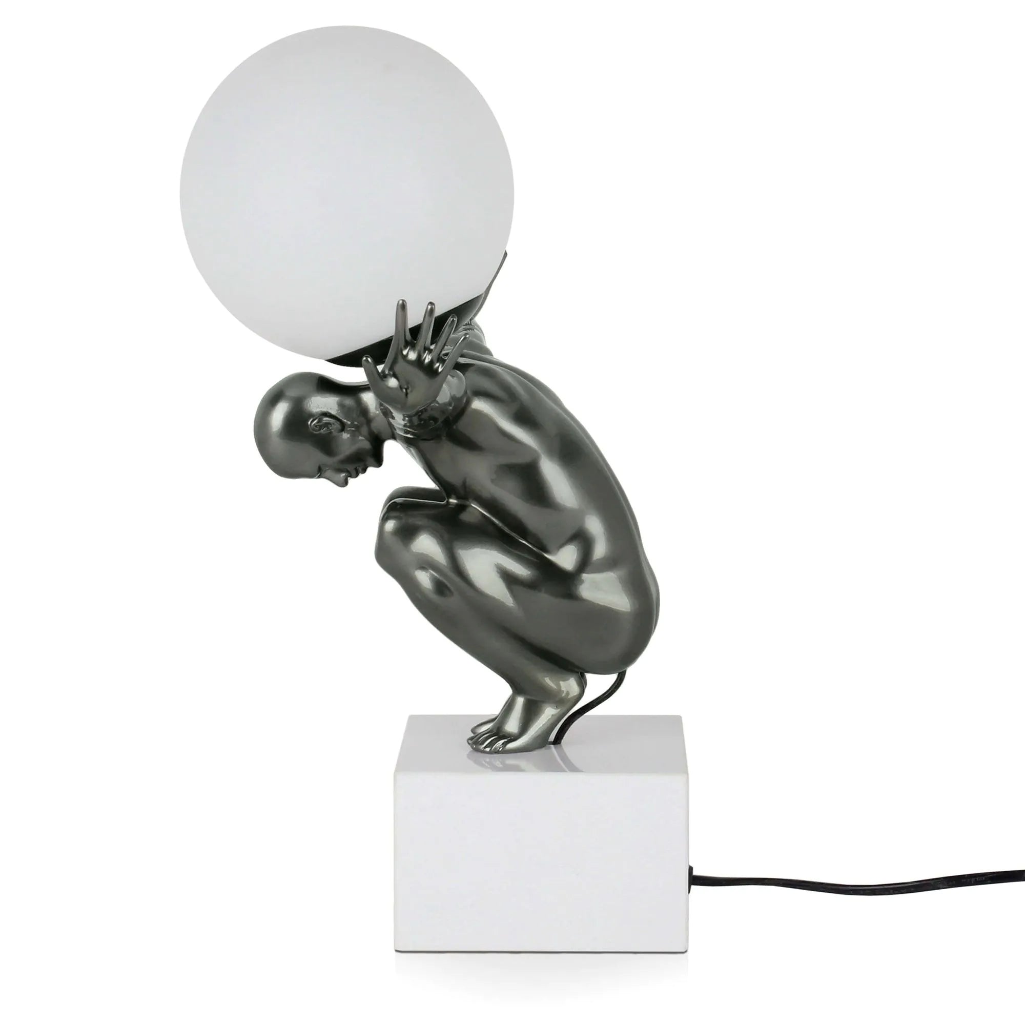 Moderne Tischlampe Equilibrio Anthrazit - Kunstharz mit Metalloptik und Marmorsockel auf einem Schreibtisch, perfektes Licht und Design für Home Office.