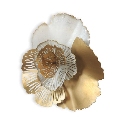 Handgefertigte Wandskulptur: Perforierte Blumen in Gold und Silber – Elegante und glamouröse Wanddekoration, die mit einem Zertifikat für Kunsthandwerk geliefert wird.