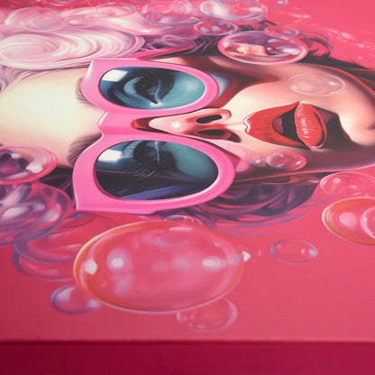Moderne Fuxia Leinwandbild 90 x 70 cm Mit 3D Textur Von Paolo Rossini – Detailaufnahme der Leinwand mit strahlenden Farben, die die Augen der Protagonistin und Seifenblasen hervorhebt.