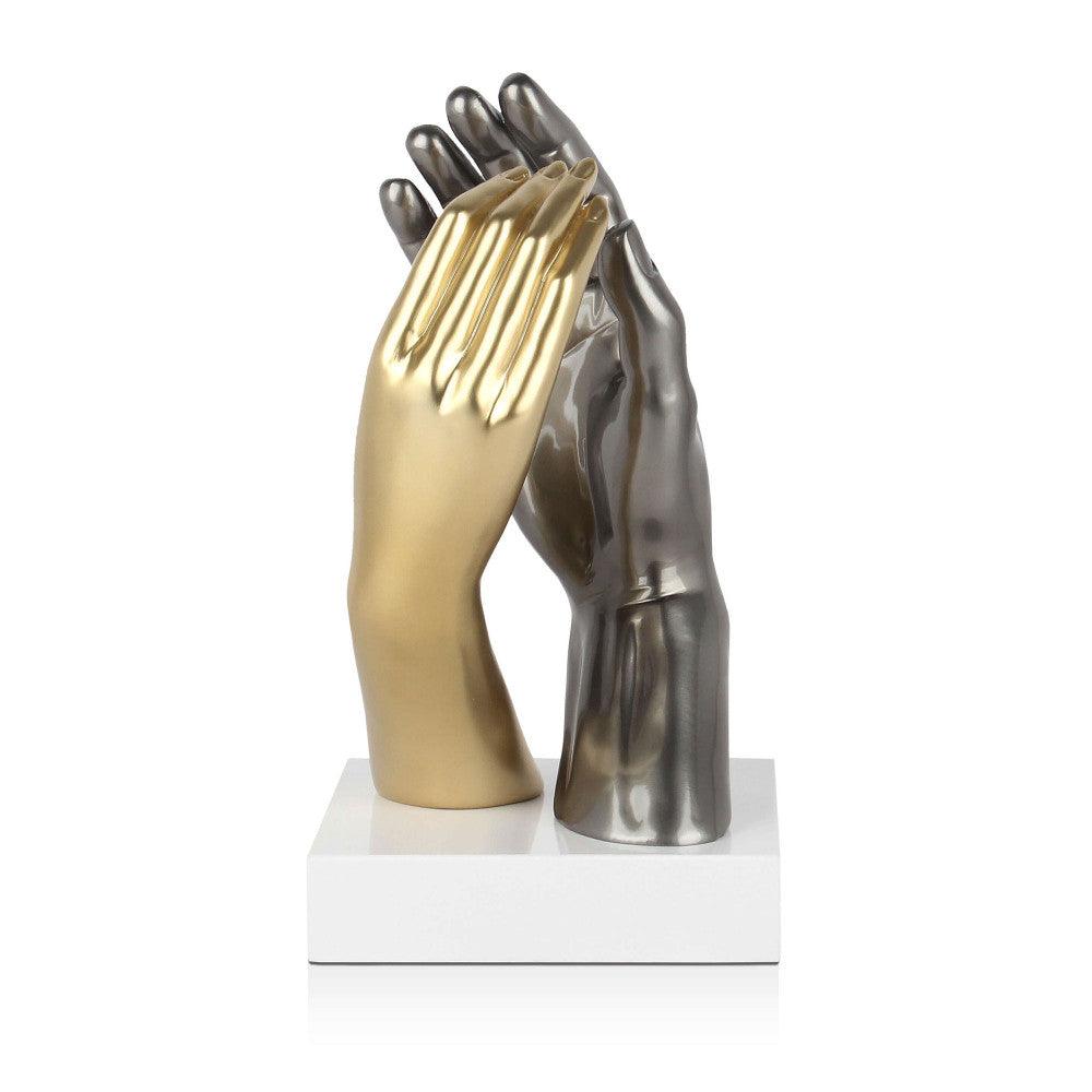 Tiefe Vereinigung – Moderne Figurative Skulptur mit Marmor-Basis und Metalleffekt, die zwei miteinander verbundene Hände in Gold und Silber zeigt.