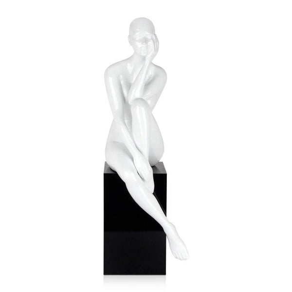 Weibliche Denkerin weiß. Moderne figurative Skulptur aus lackiertem Harz mit MDF Sockel. - Designerobjekte.com