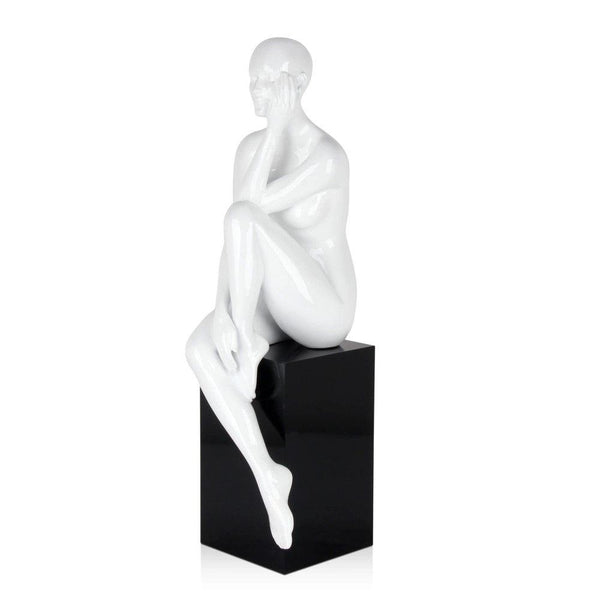 Weibliche Denkerin weiß. Moderne figurative Skulptur aus lackiertem Harz mit MDF Sockel. - Designerobjekte.com