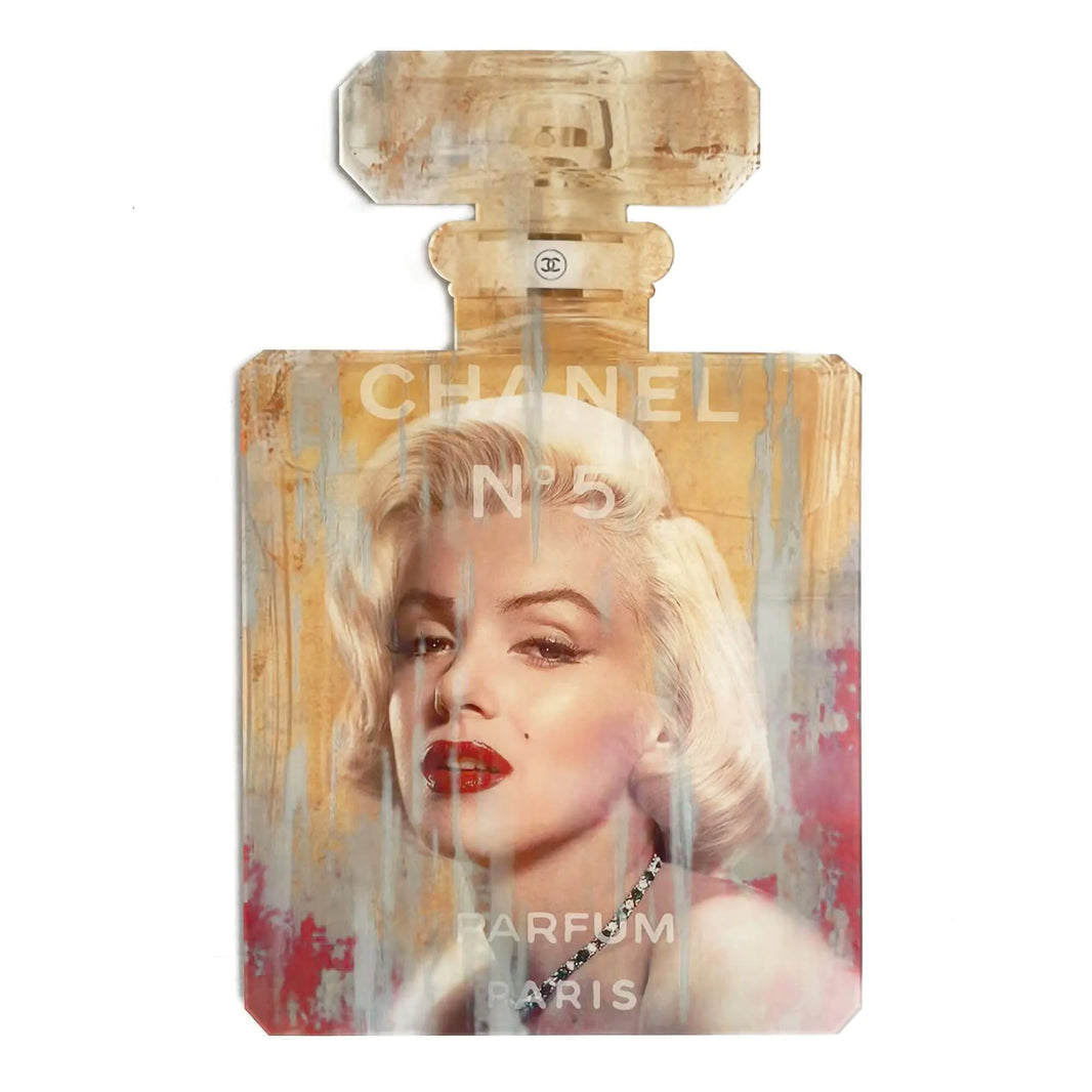 Marilyn Monroe Hommage: Modernes Handverziertes Plexiglass Kunstwerk 80x50cm mit einem stilisierten Chanel No. 5 Parfümflakon, der die Ikone Marilyn Monroe in einer einzigartigen Farbkomposition zeigt. Ideal für zeitgenössische Wanddekoration, Made in Italy.