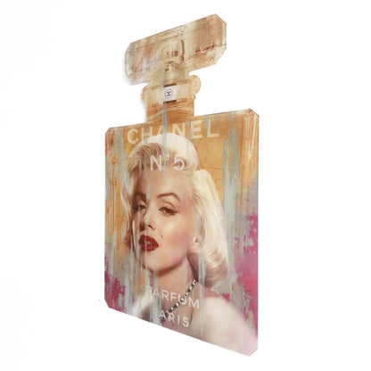 Marilyn Monroe Hommage: Modernes Handverziertes Plexiglass Kunstwerk 80x50cm, Made in Italy – ein kunstvolles Wandbild mit Marilyn Monroe und Chanel N°5 Design, das zeitgenössisches Flair in jeden Raum bringt.