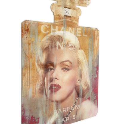 Marilyn Monroe Hommage: Modernes Handverziertes Plexiglass Kunstwerk 80x50cm, detaillierte Nahaufnahme des Kunstwerks mit Marilyn Monroe und Chanel No. 5. Perfekt für stilvolle Inneneinrichtungen und zeitgenössische Kunstsammlungen.