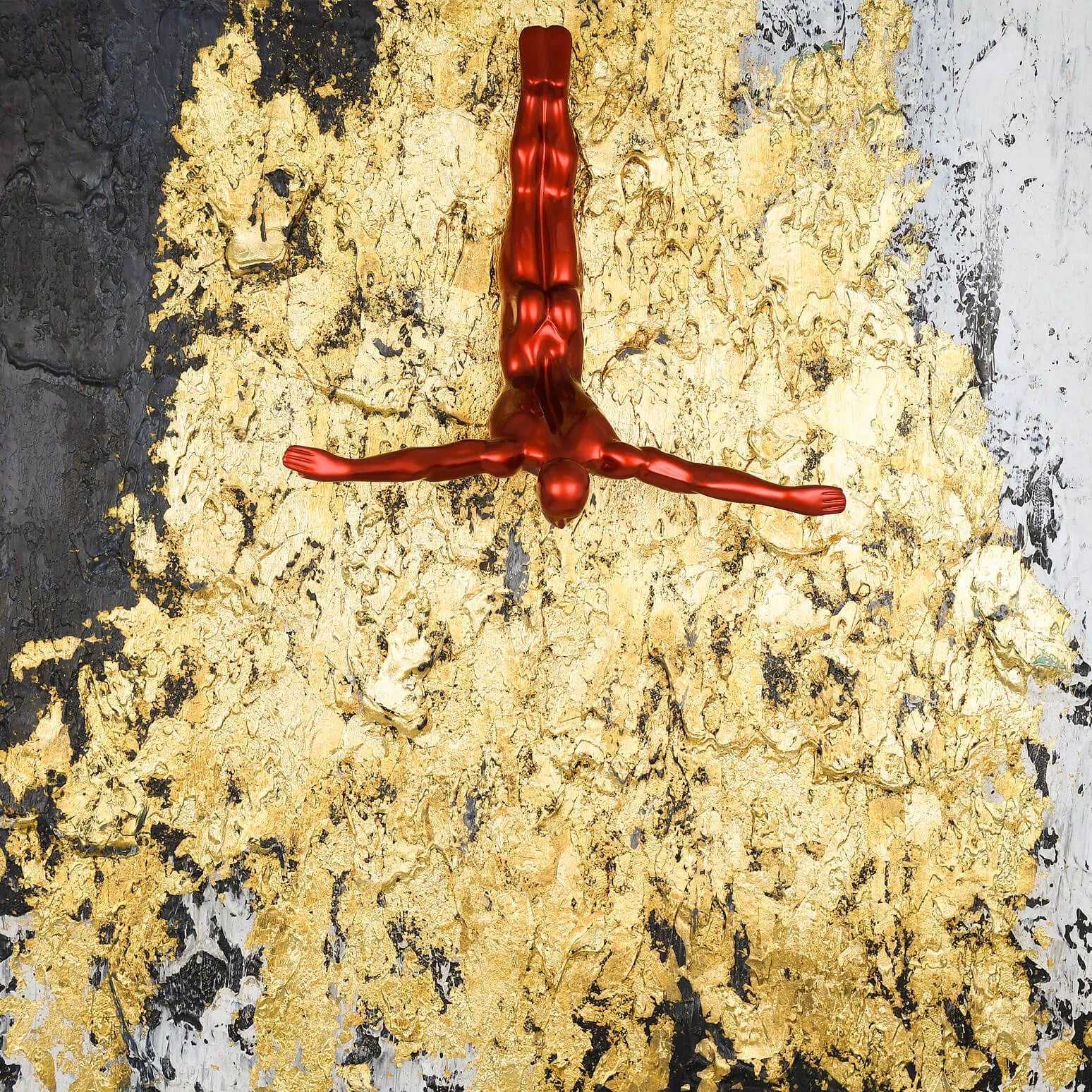 Detailansicht des Wandgemäldes „Sprung Ins Gold“ mit einer dramatischen goldenen Textur und einer roten Skulptur, die einen Sprung darstellt.